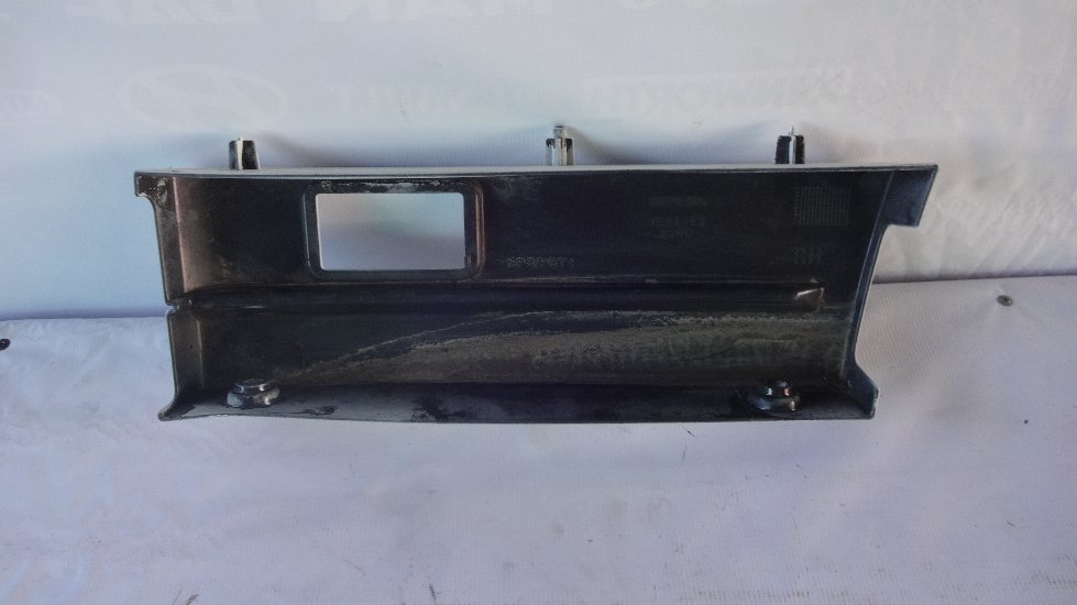 накладка правого корпуса ступеней б/у - 1